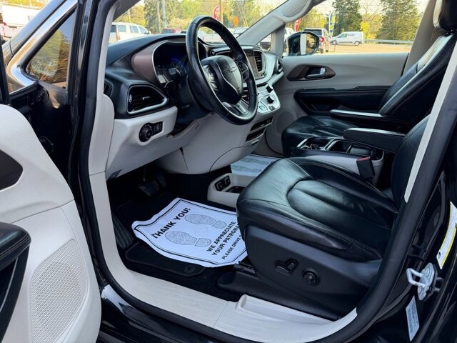 2017 Chrysler Pacifica in Knoxville, TN 37920 - 18128360 10