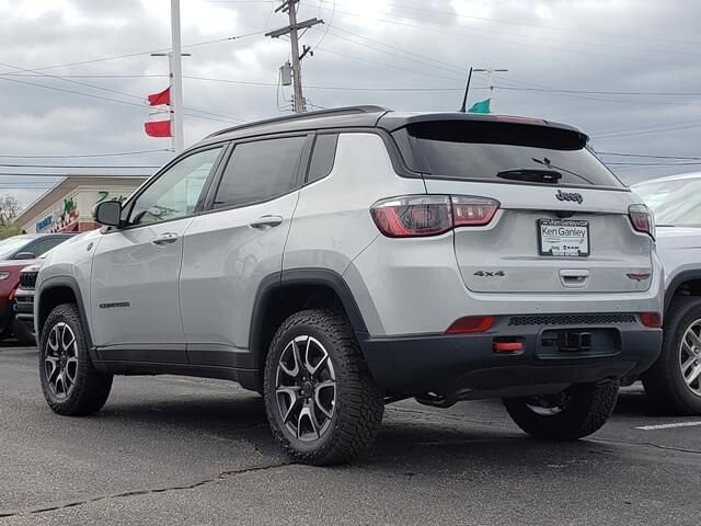 2026 Jeep Compass in Bedford, OH 44146 - 18128367 3