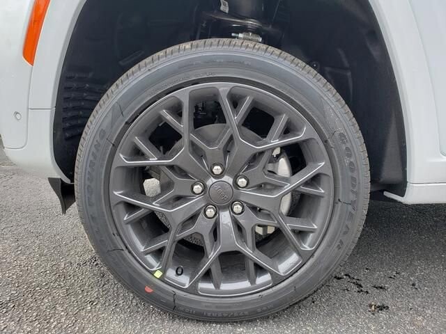 2026 Jeep Grand Cherokee L in Bedford, OH 44146 - 18128372 12