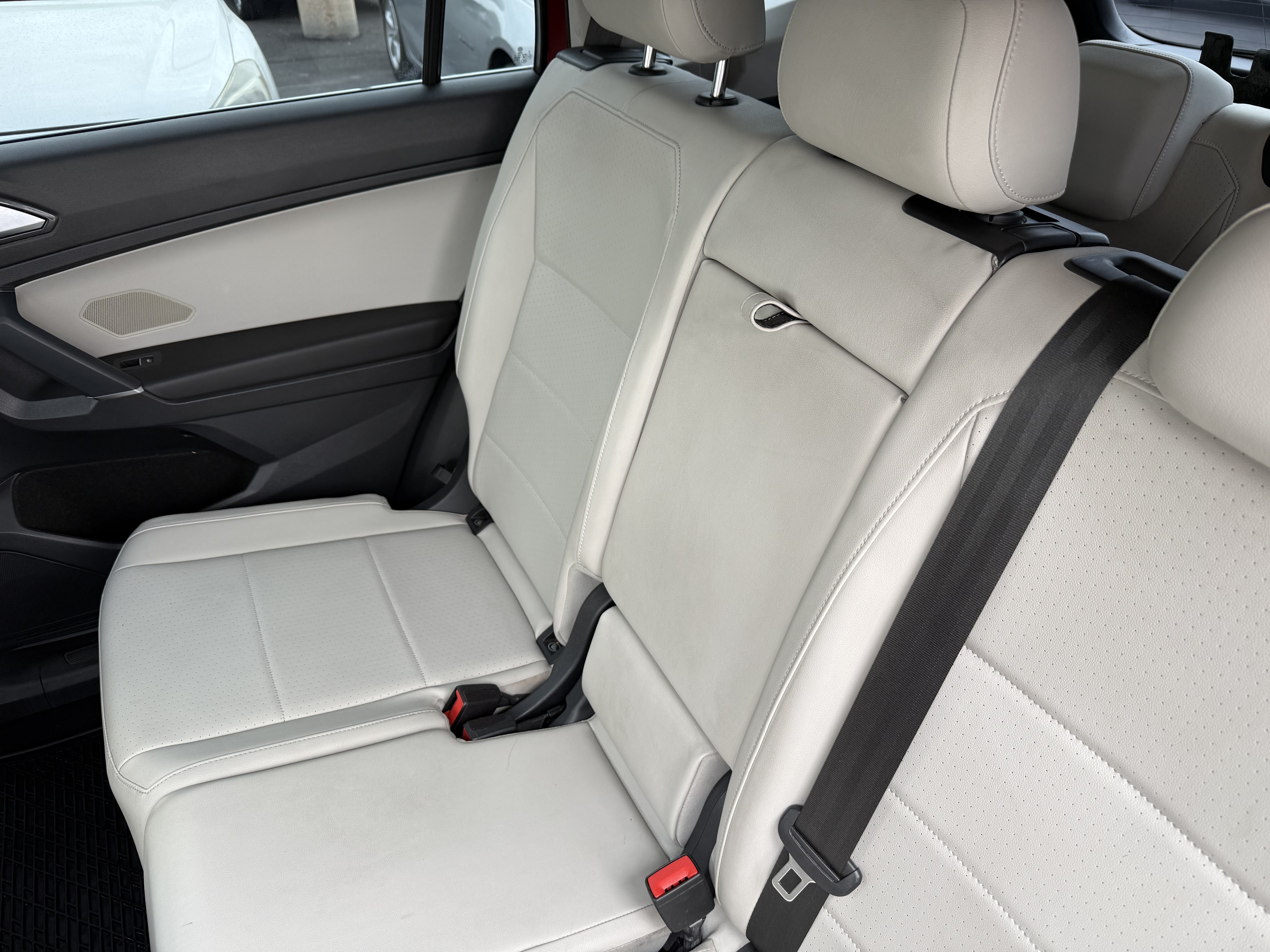 2018 Volkswagen Tiguan in Phoenix, AZ 85022 - 18128384 8