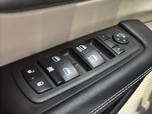 2023 Chrysler Pacifica in Burlington, WI 53105 - 18128389 35