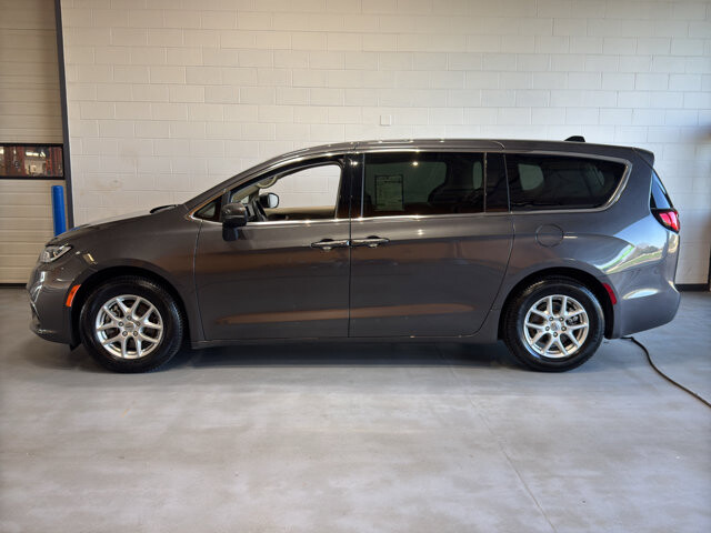 2023 Chrysler Pacifica in Burlington, WI 53105 - 18128389 2