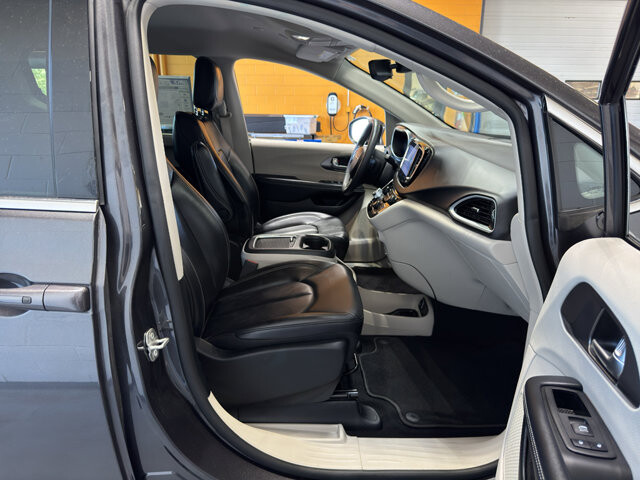 2023 Chrysler Pacifica in Burlington, WI 53105 - 18128389 20