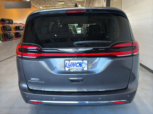 2023 Chrysler Pacifica in Burlington, WI 53105 - 18128389 4