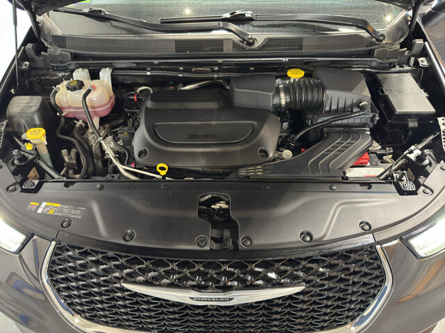 2023 Chrysler Pacifica in Burlington, WI 53105 - 18128389 37