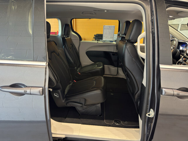 2023 Chrysler Pacifica in Burlington, WI 53105 - 18128389 21