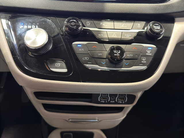 2023 Chrysler Pacifica in Burlington, WI 53105 - 18128389 32