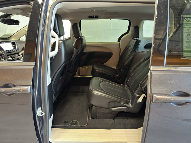 2023 Chrysler Pacifica in Burlington, WI 53105 - 18128389 10