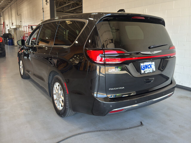 2023 Chrysler Pacifica in Burlington, WI 53105 - 18128390 3