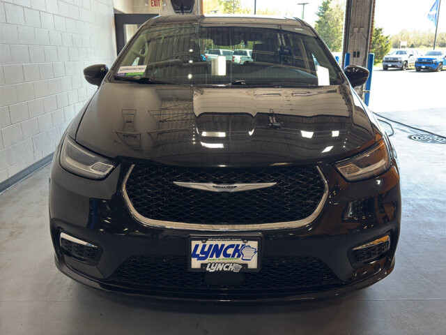 2023 Chrysler Pacifica in Burlington, WI 53105 - 18128390 8