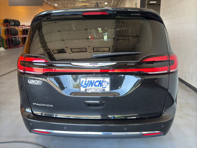 2023 Chrysler Pacifica in Burlington, WI 53105 - 18128390 4