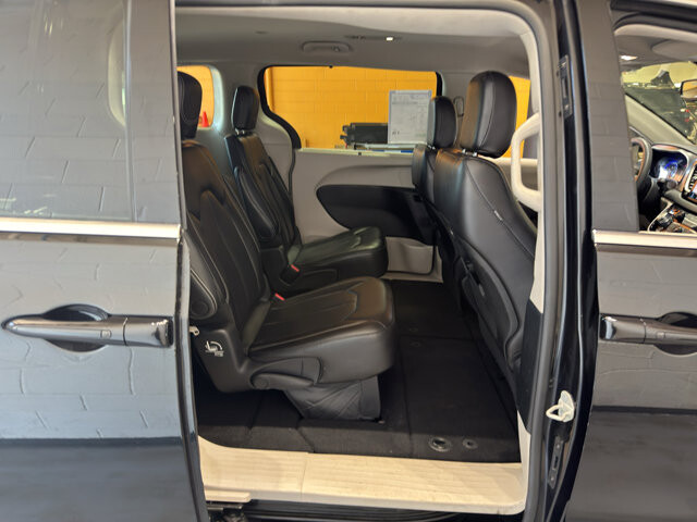 2023 Chrysler Pacifica in Burlington, WI 53105 - 18128390 21