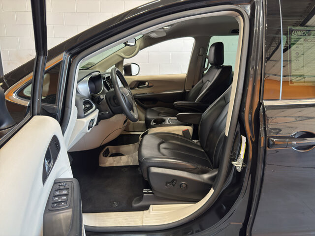 2023 Chrysler Pacifica in Burlington, WI 53105 - 18128390 16