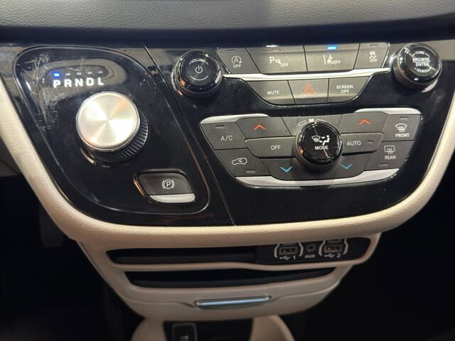 2023 Chrysler Pacifica in Burlington, WI 53105 - 18128390 32
