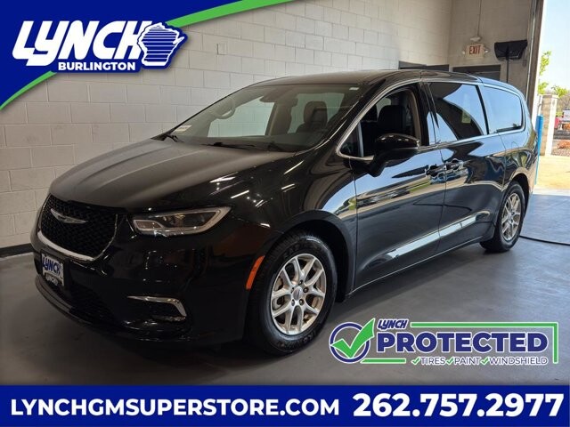 2023 Chrysler Pacifica in Burlington, WI 53105 - 18128390
