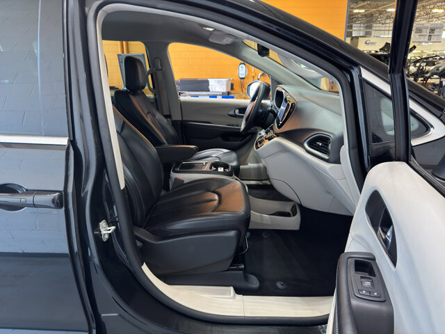 2023 Chrysler Pacifica in Burlington, WI 53105 - 18128390 20