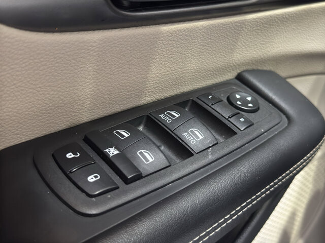 2023 Chrysler Pacifica in Burlington, WI 53105 - 18128390 35