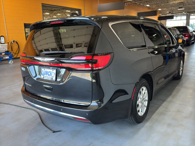 2023 Chrysler Pacifica in Burlington, WI 53105 - 18128390 5