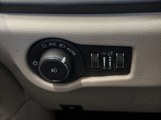 2023 Chrysler Pacifica in Burlington, WI 53105 - 18128390 33