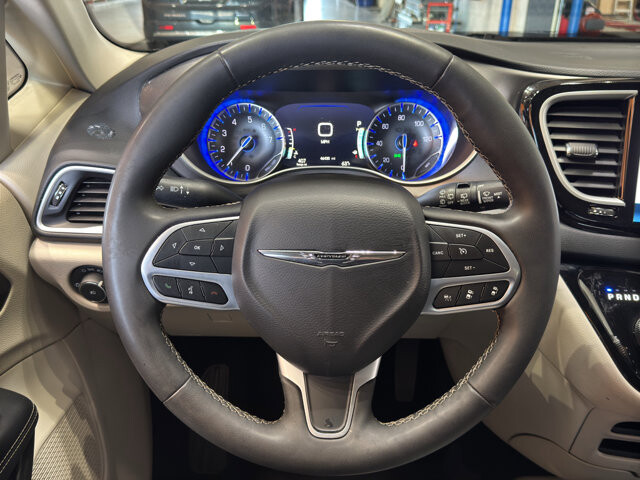 2023 Chrysler Pacifica in Burlington, WI 53105 - 18128390 24