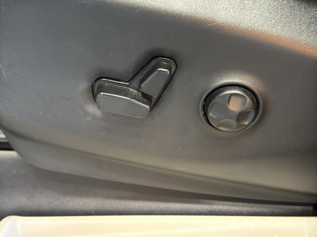 2023 Chrysler Pacifica in Burlington, WI 53105 - 18128390 18