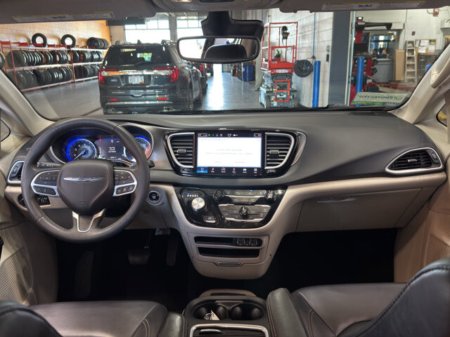 2023 Chrysler Pacifica in Burlington, WI 53105 - 18128390 14
