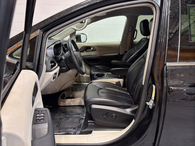 2023 Chrysler Pacifica in Burlington, WI 53105 - 18128392 16