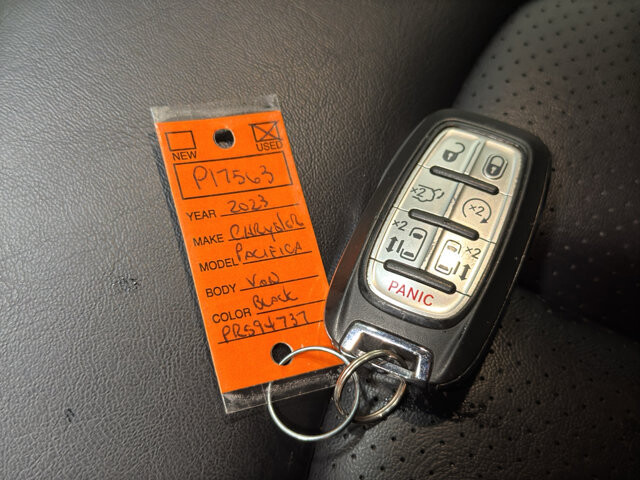 2023 Chrysler Pacifica in Burlington, WI 53105 - 18128392 39