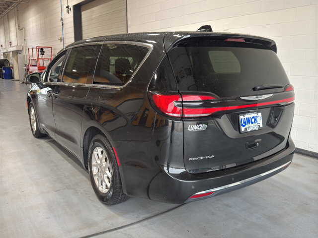 2023 Chrysler Pacifica in Burlington, WI 53105 - 18128392 3