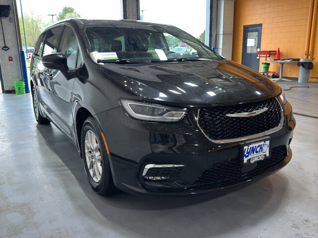 2023 Chrysler Pacifica in Burlington, WI 53105 - 18128392 7