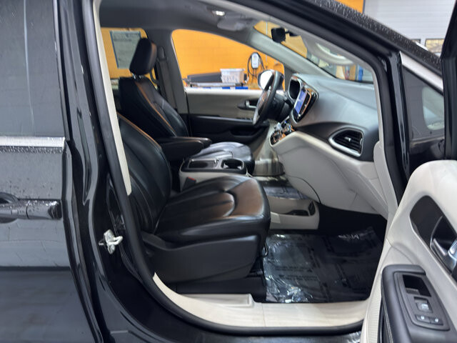 2023 Chrysler Pacifica in Burlington, WI 53105 - 18128392 20