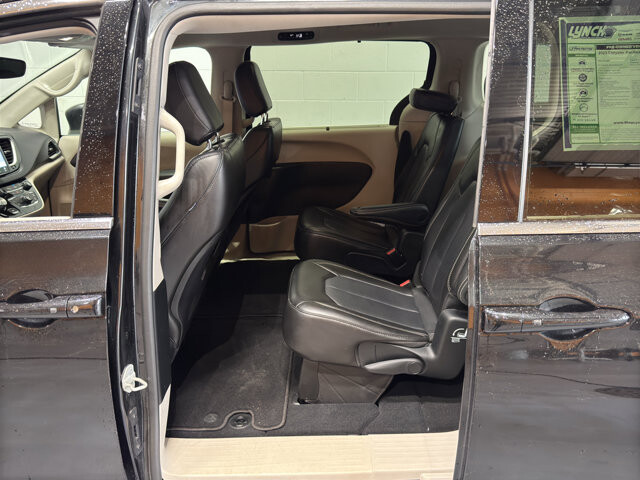 2023 Chrysler Pacifica in Burlington, WI 53105 - 18128392 10