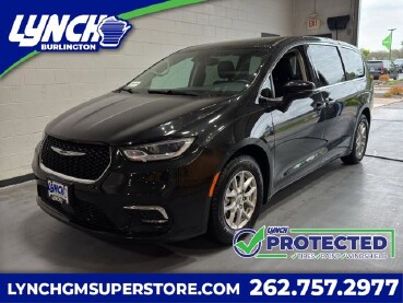 2023 Chrysler Pacifica in Burlington, WI 53105