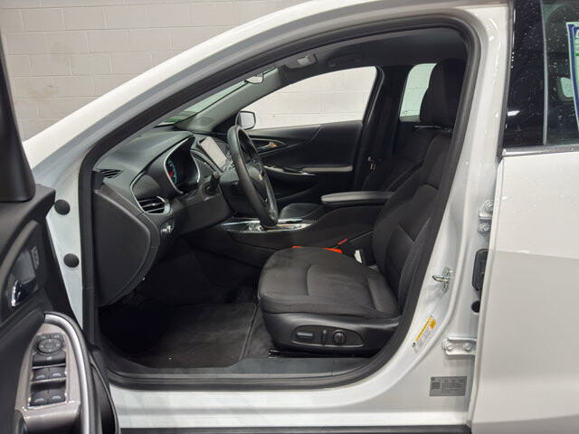 2022 Chevrolet Malibu in Burlington, WI 53105 - 18128396 13
