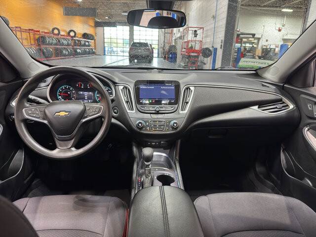 2022 Chevrolet Malibu in Burlington, WI 53105 - 18128396 12