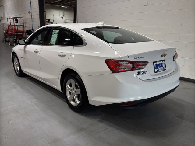 2022 Chevrolet Malibu in Burlington, WI 53105 - 18128396 3