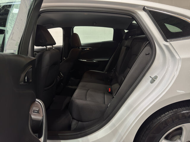 2022 Chevrolet Malibu in Burlington, WI 53105 - 18128396 10
