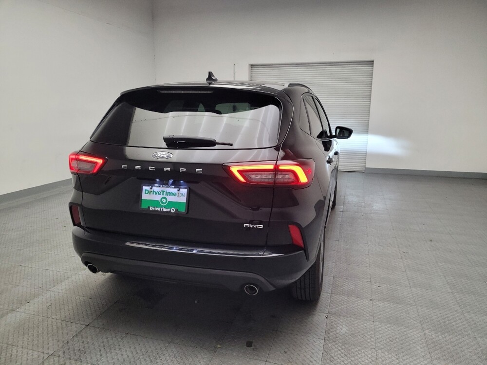 2023 Ford Escape in Riverside, CA 92504 - 18128417 7