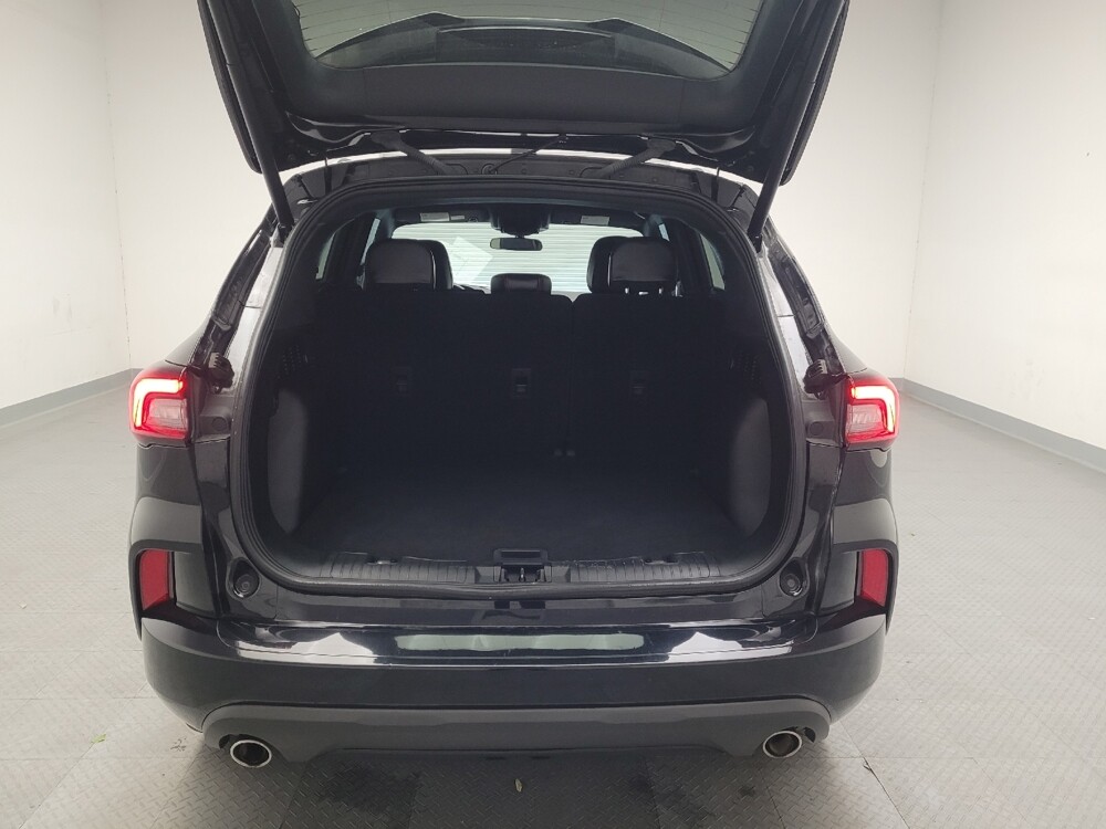 2023 Ford Escape in Riverside, CA 92504 - 18128417 29