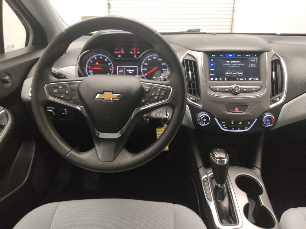 2019 Chevrolet Cruze in Live Oak, TX 78233 - 18128470 22