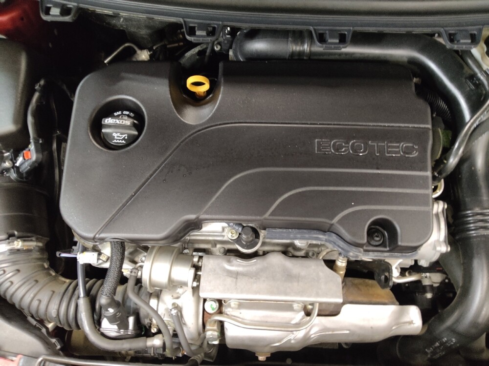 2019 Chevrolet Cruze in Live Oak, TX 78233 - 18128470 30