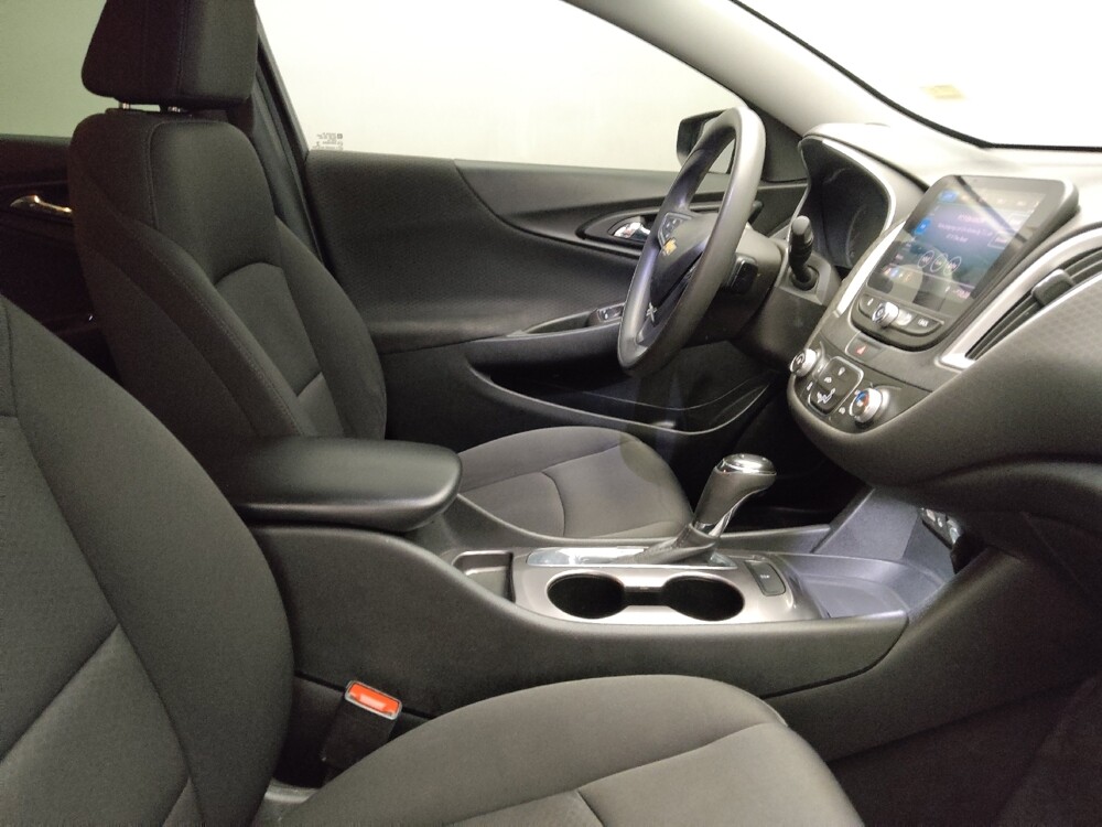 2019 Chevrolet Malibu in Oklahoma City, OK 73139 - 18128471 21