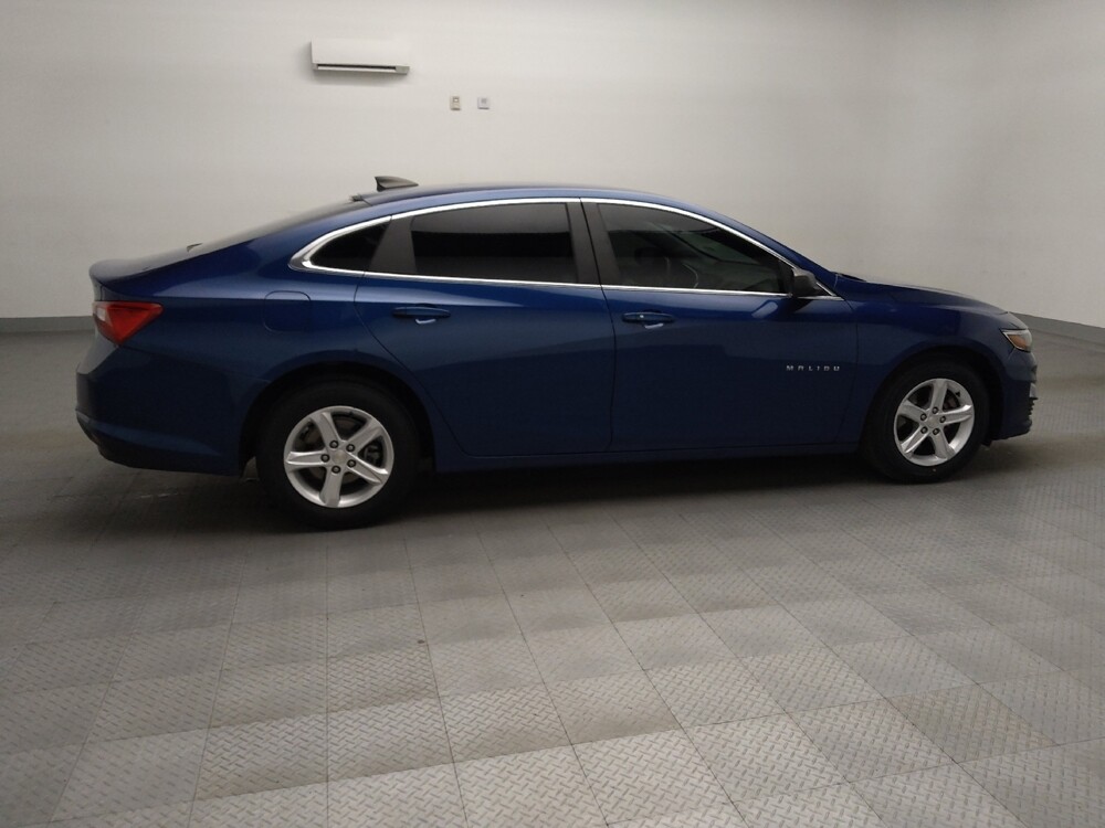 2019 Chevrolet Malibu in Oklahoma City, OK 73139 - 18128471 10