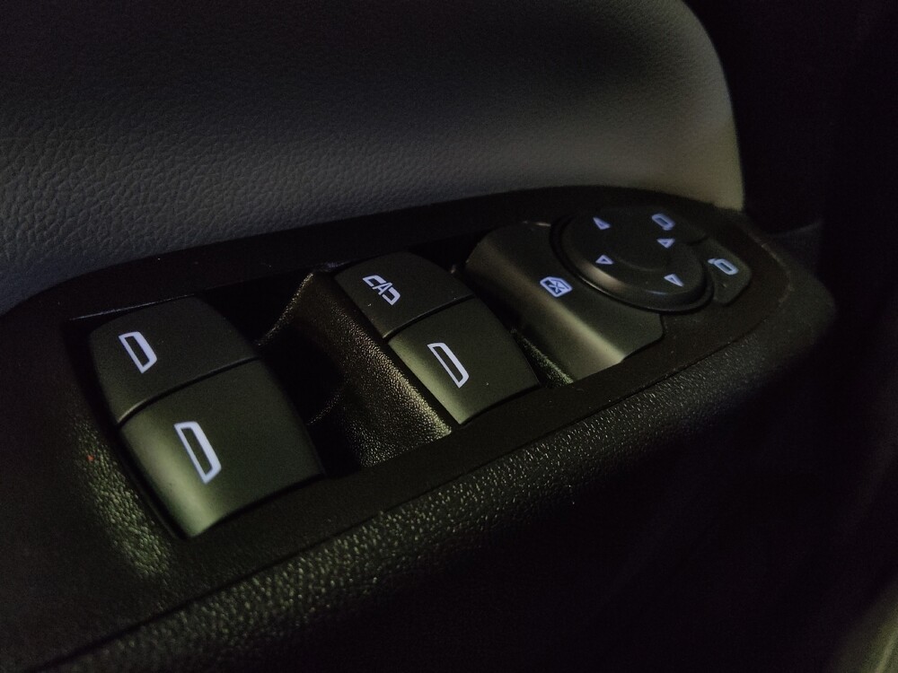 2020 Chevrolet Equinox in Glendale, AZ 85301 - 18128498 27