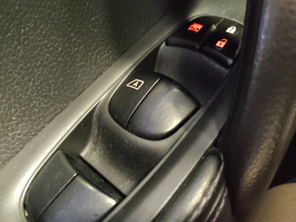 2017 Nissan Rogue Sport in Glendale, AZ 85301 - 18128499 27