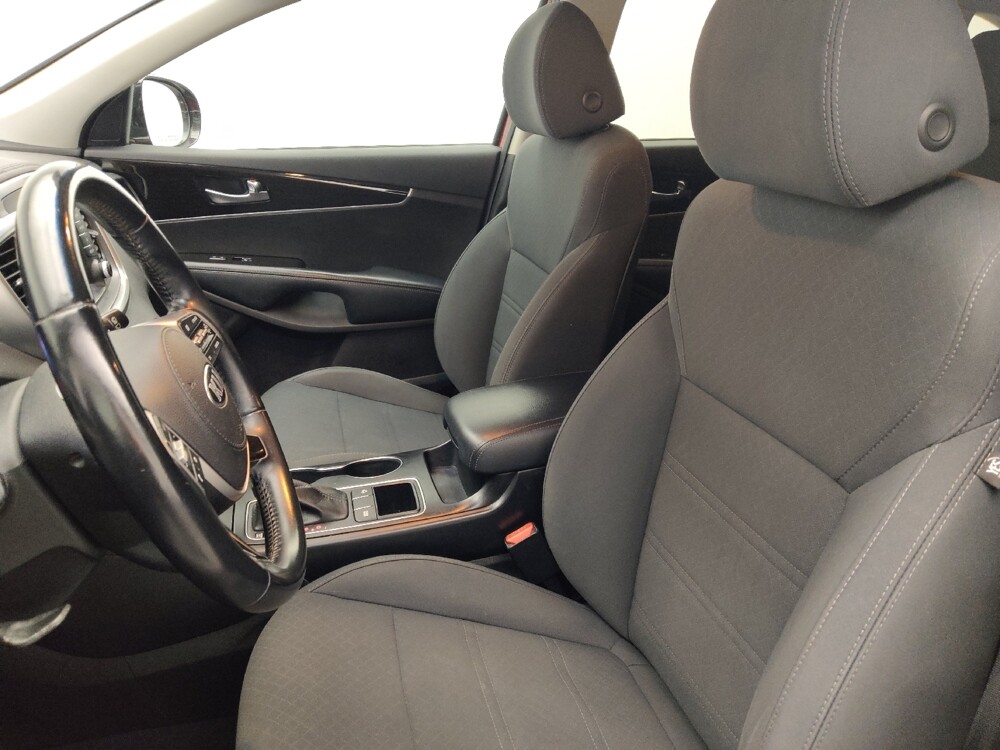 2019 Kia Sorento in Miami, FL 33157 - 18128519 17