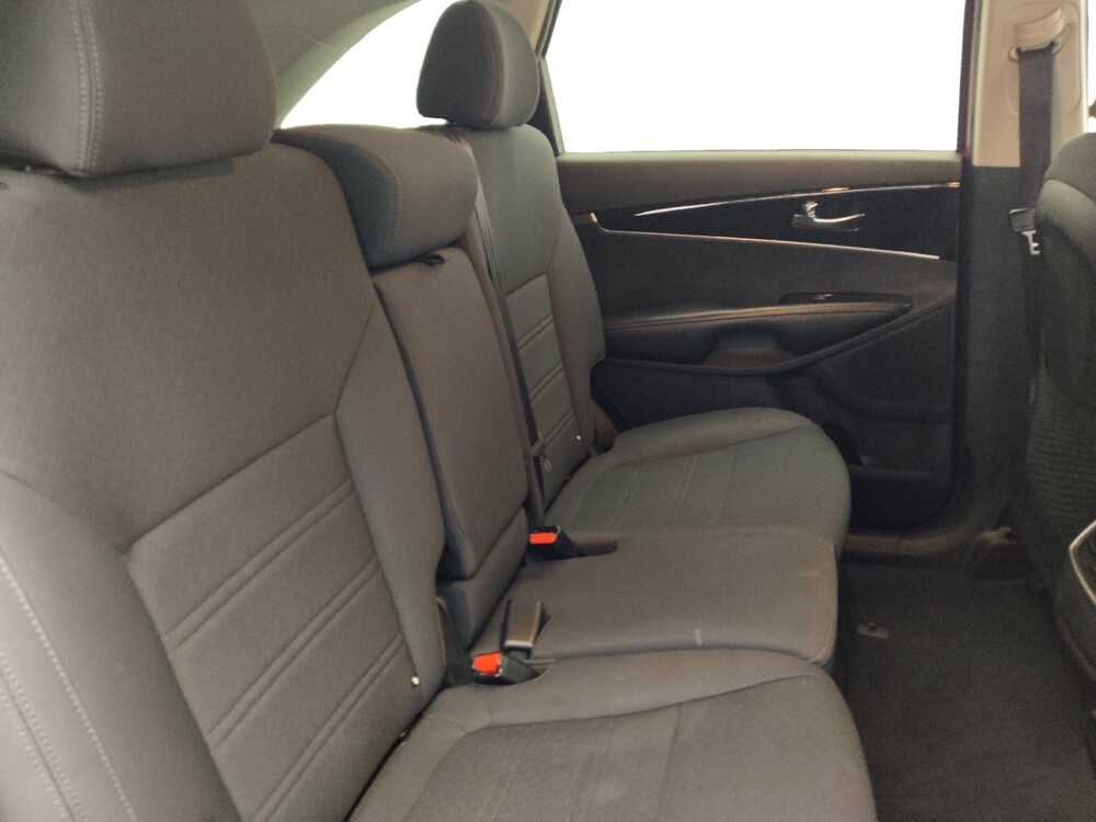 2019 Kia Sorento in Miami, FL 33157 - 18128519 19