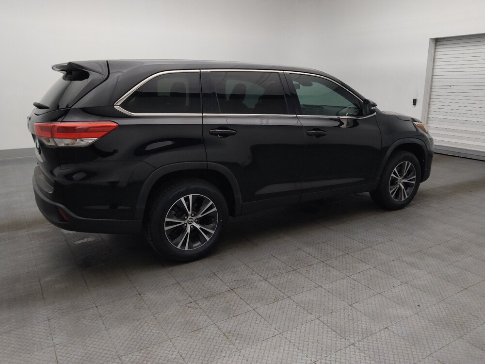 2019 Toyota Highlander in Kissimmee, FL 34744 - 18128539 10