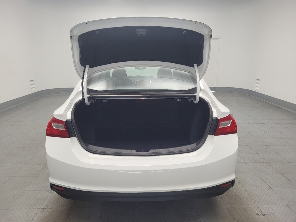 2018 Chevrolet Malibu in Antioch, TN 37013 - 18128569 29