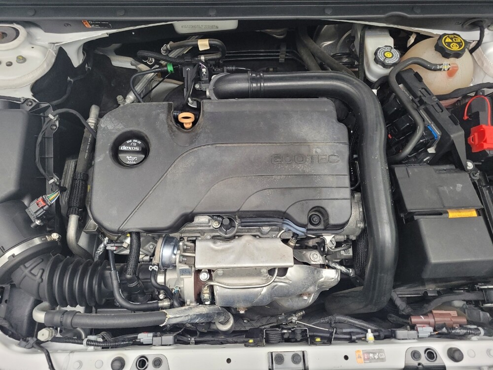 2018 Chevrolet Malibu in Antioch, TN 37013 - 18128569 30